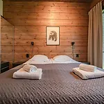 Tieva A Ski-in Ski-out With Private Hot Tub By Aavalevi Lejlighed