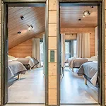 Tieva A Ski-in Ski-out With Private Hot Tub By Aavalevi Lejlighed Levi