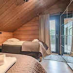 Tieva A Ski-in Ski-out With Private Jacuzzi By Aavalevi Appartement